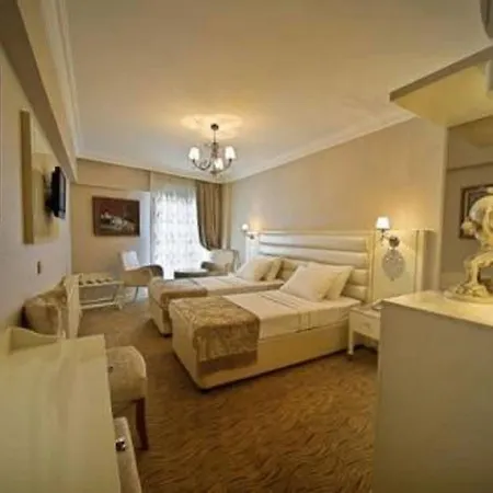 Royce Hotel