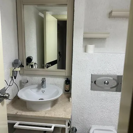 Royce Hotel